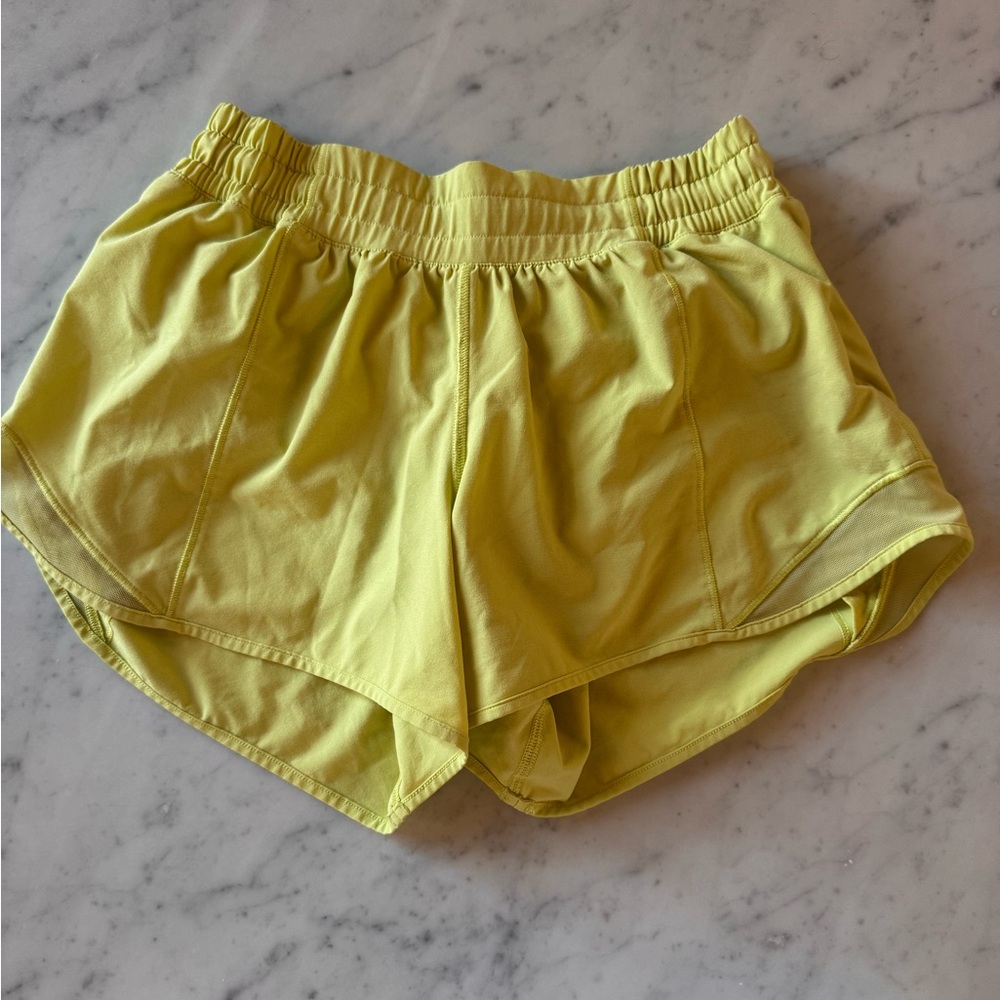 Lululemon Womens Hotty Hot High-Rise Lined Short 4” Size 4